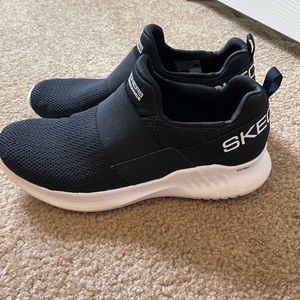 Skechers performance air cooled goga mat shoes. Size 9